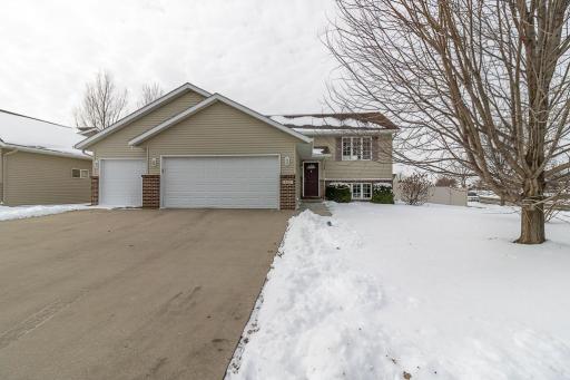 612 Saint Andrews Drive, Mankato, MN 56001