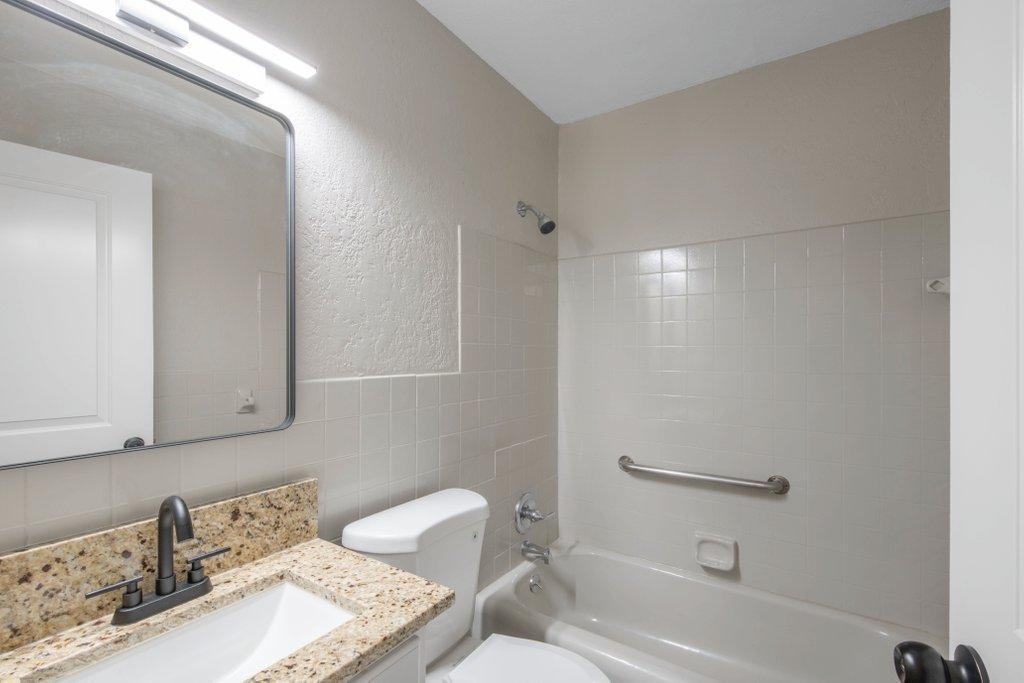 upper unit 2 bedroom