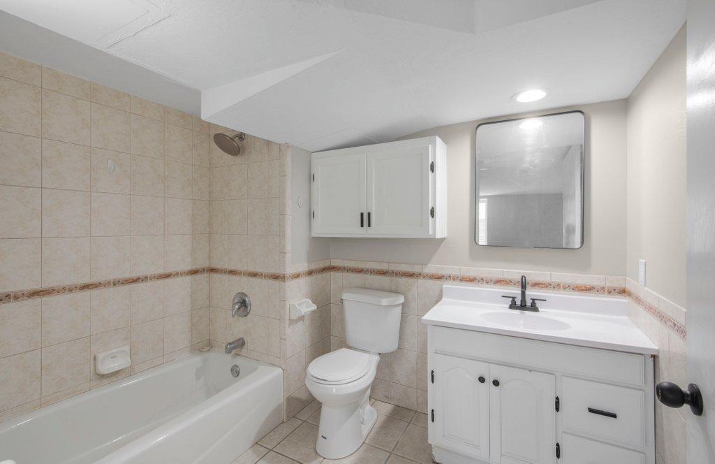 Lower unit 2 bedroom