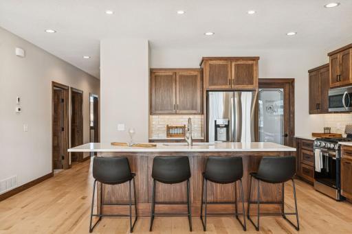 SS appl, back splash and under cabinetry lighting