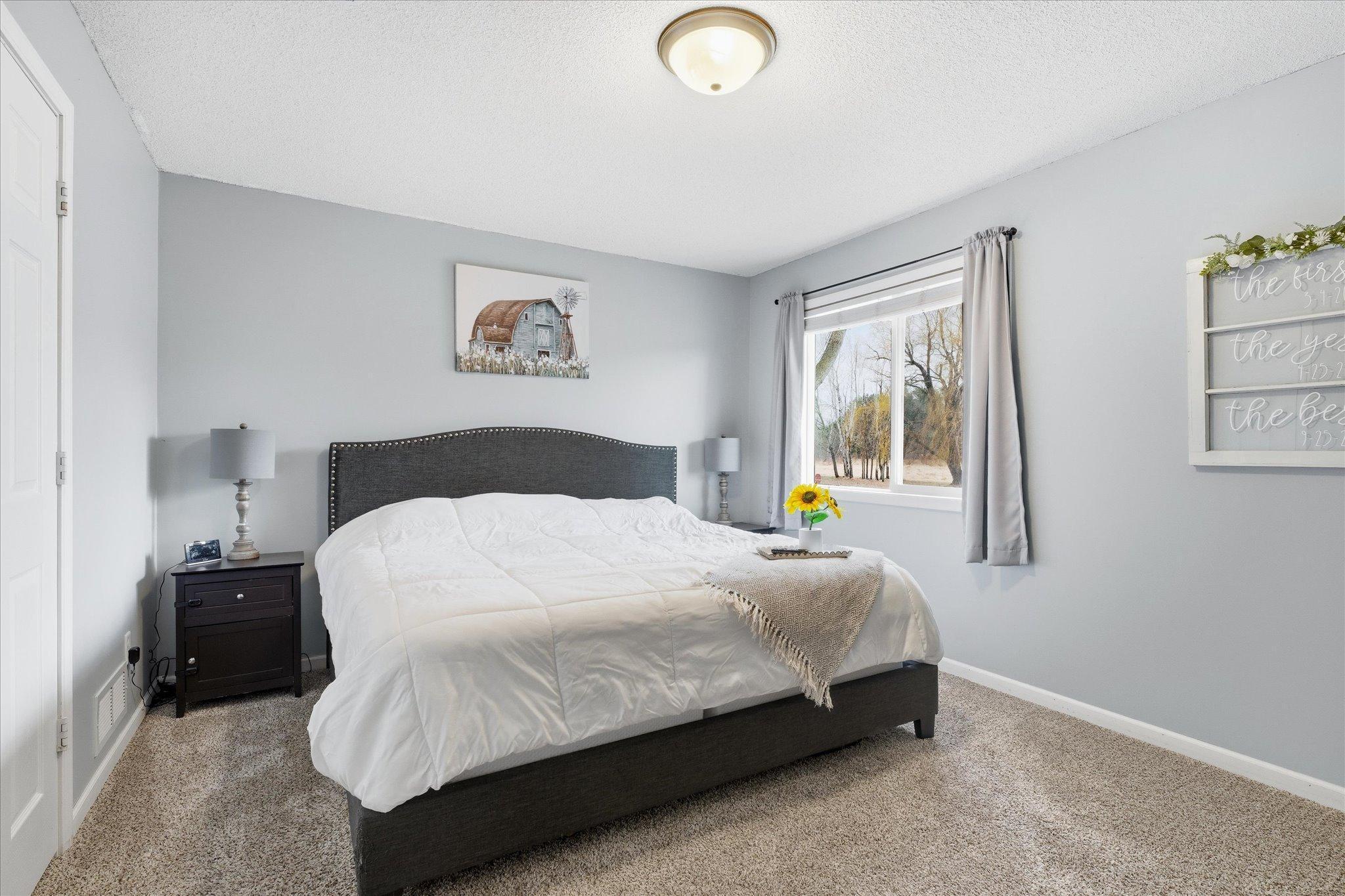 3 bedrooms: Primary Bedroom