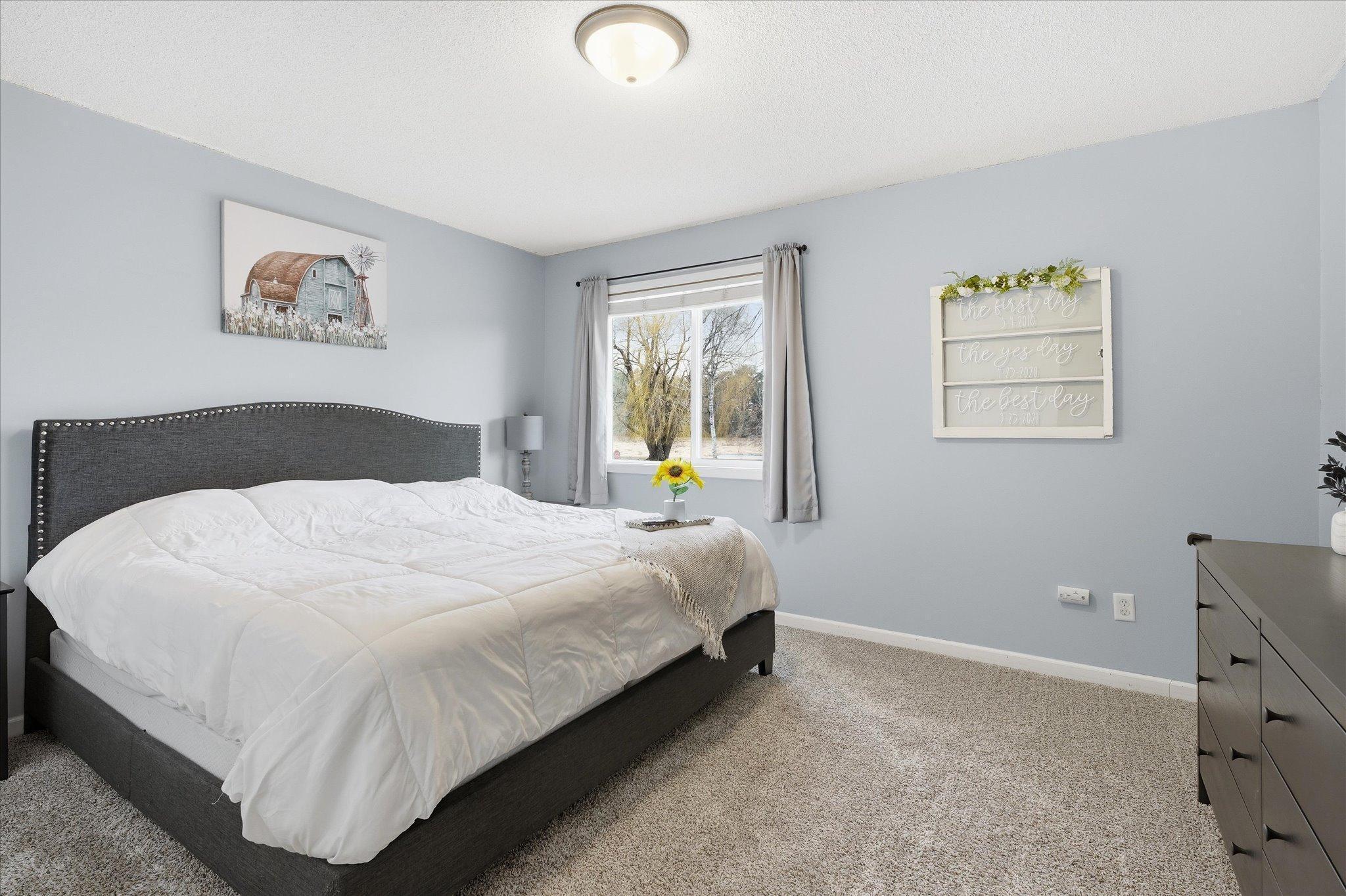 3 bedrooms: Primary Bedroom