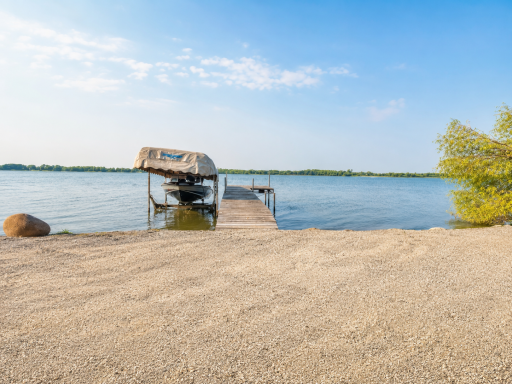 15993 154th Street NE, New London, MN 56273