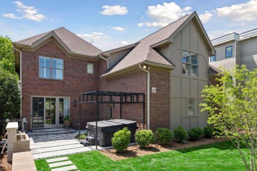 715 Rice Street E, Wayzata, MN 55391