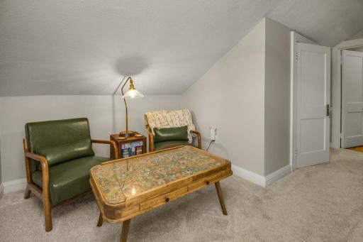 1055 Englewood Avenue, Saint Paul, MN 55104