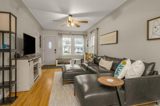 1055 Englewood Avenue, Saint Paul, MN 55104