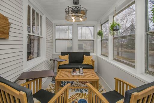 1055 Englewood Avenue, Saint Paul, MN 55104