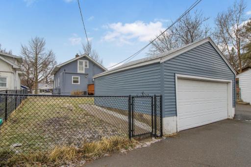 1055 Englewood Avenue, Saint Paul, MN 55104