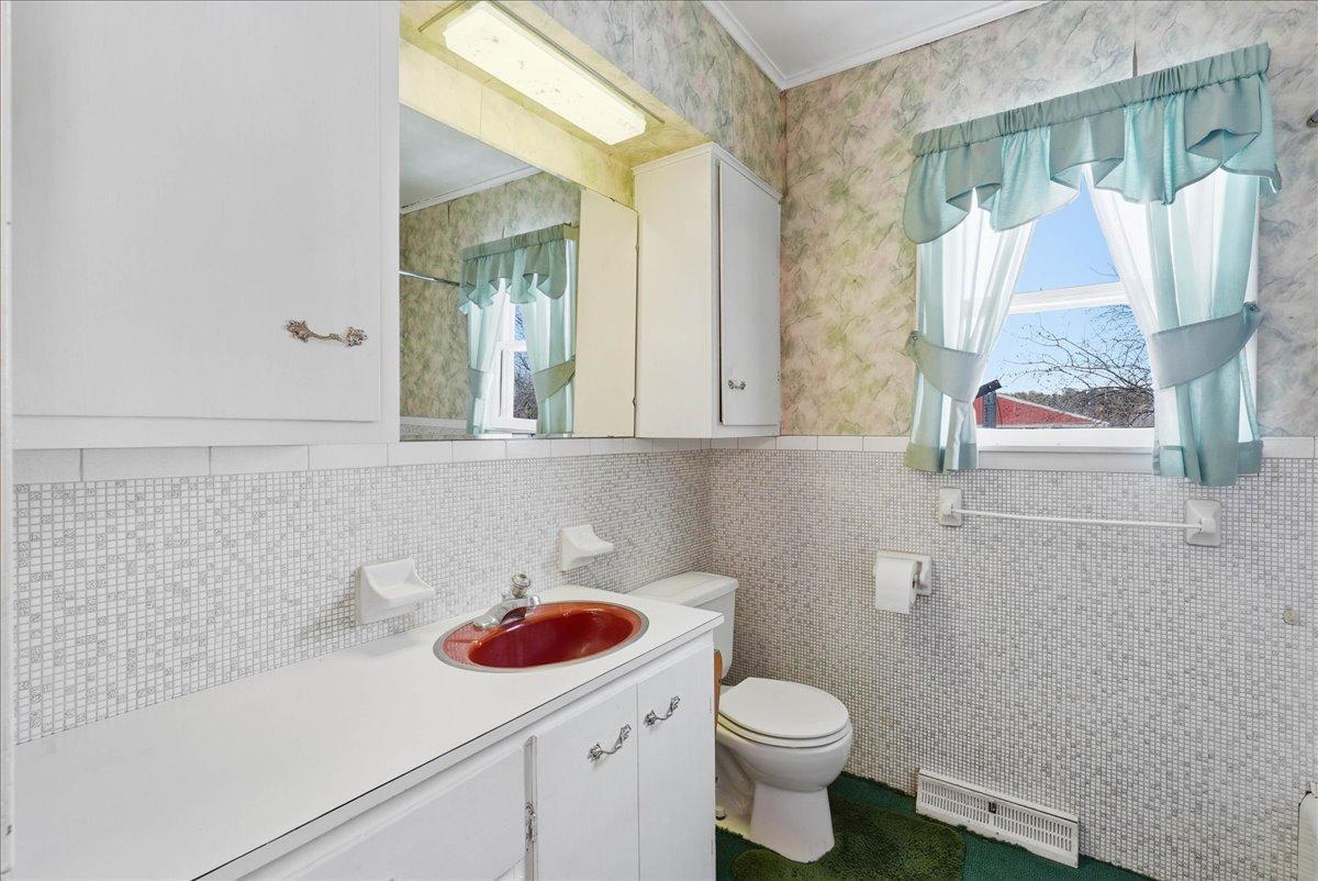 06-Primary Bathroom.jpg