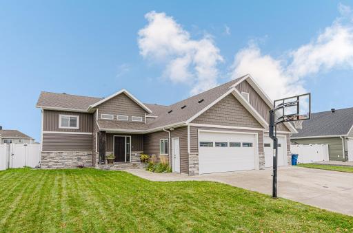 1809 42nd St S, Moorhead, MN 56560-62.jpg