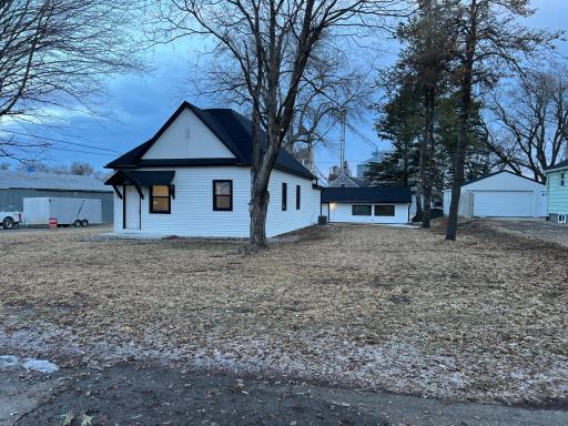 104 6th Avenue E, Ellendale, MN 56026