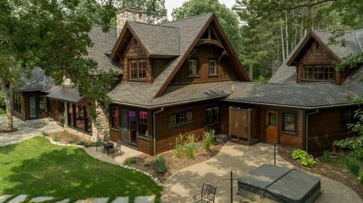 Lakeside hot tub & outdoor shower