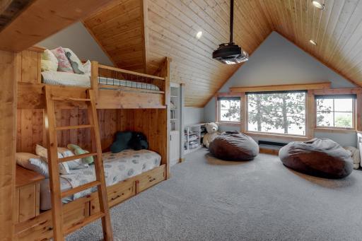 large bunk rm w/ pull dn movie