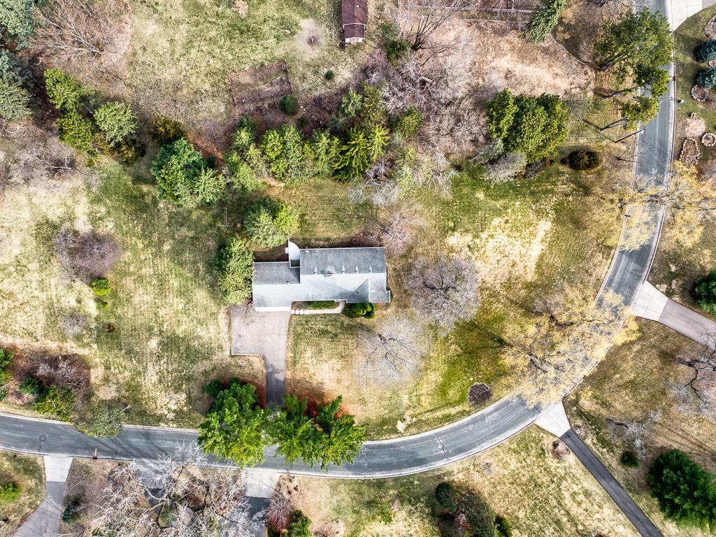 Spend your time outdoors while gardening, relaxing on the patio, enjoying the variety of wildlife, or picking apples from the apple tree - no better place to call home!