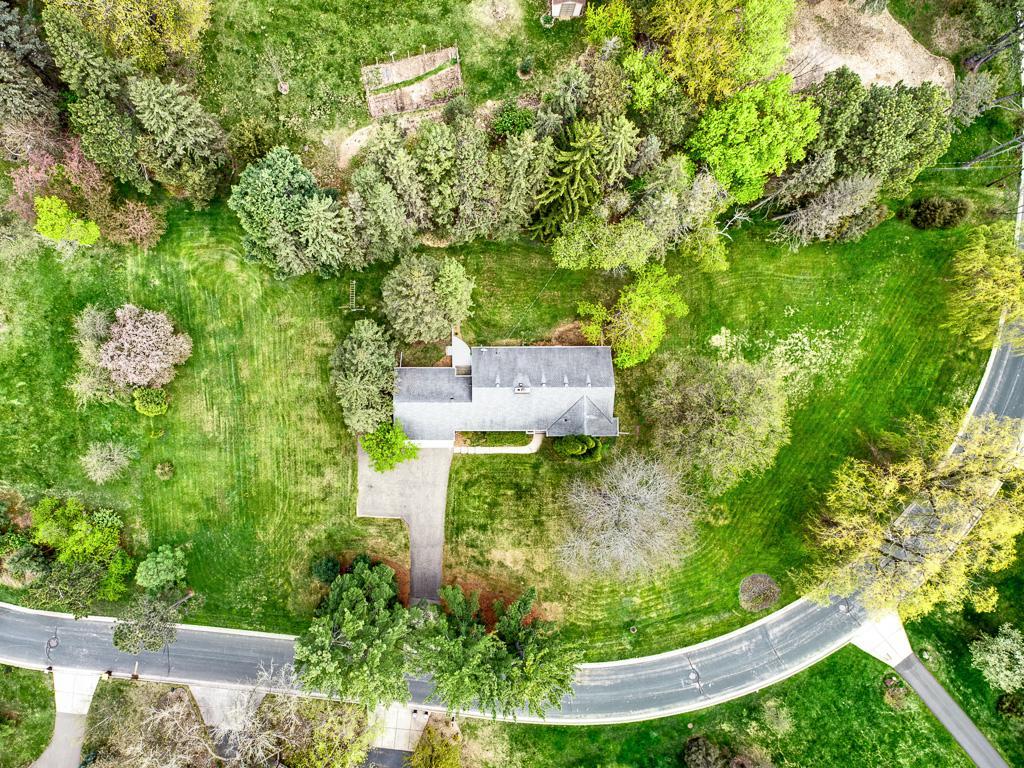 Spend your time outdoors while gardening, relaxing on the patio, enjoying the variety of wildlife, or picking apples from the apple tree - no better place to call home!