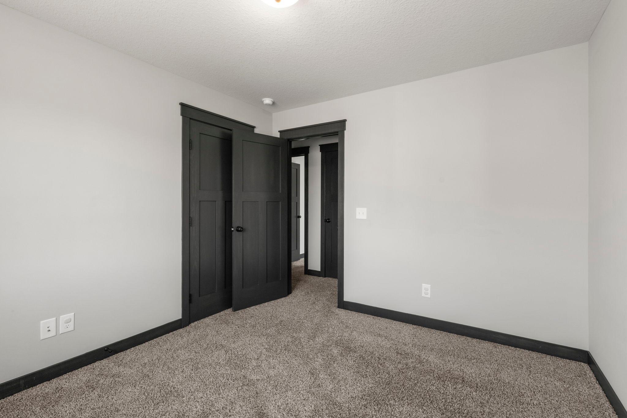 Spacious 5 bedrooms!! 3 bedrooms on the upper level!