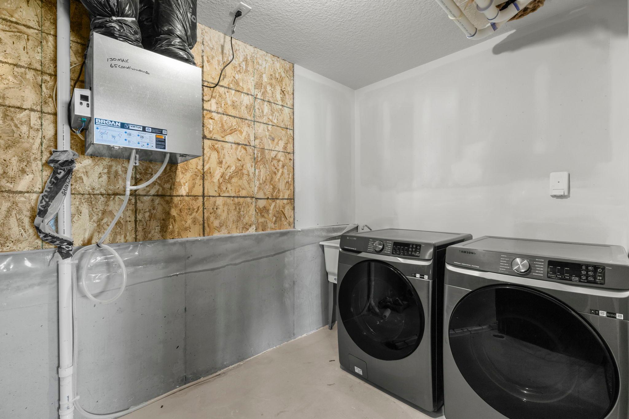Shows just like new with upgraded washer / dryer included!!!