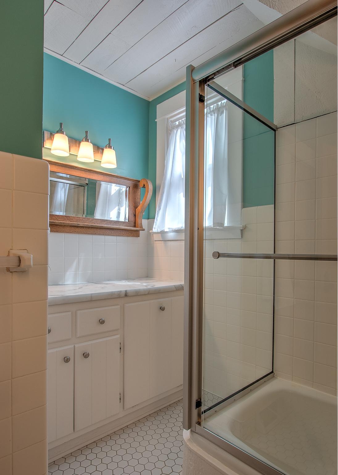 Addtional vanity in Upper Bathroom