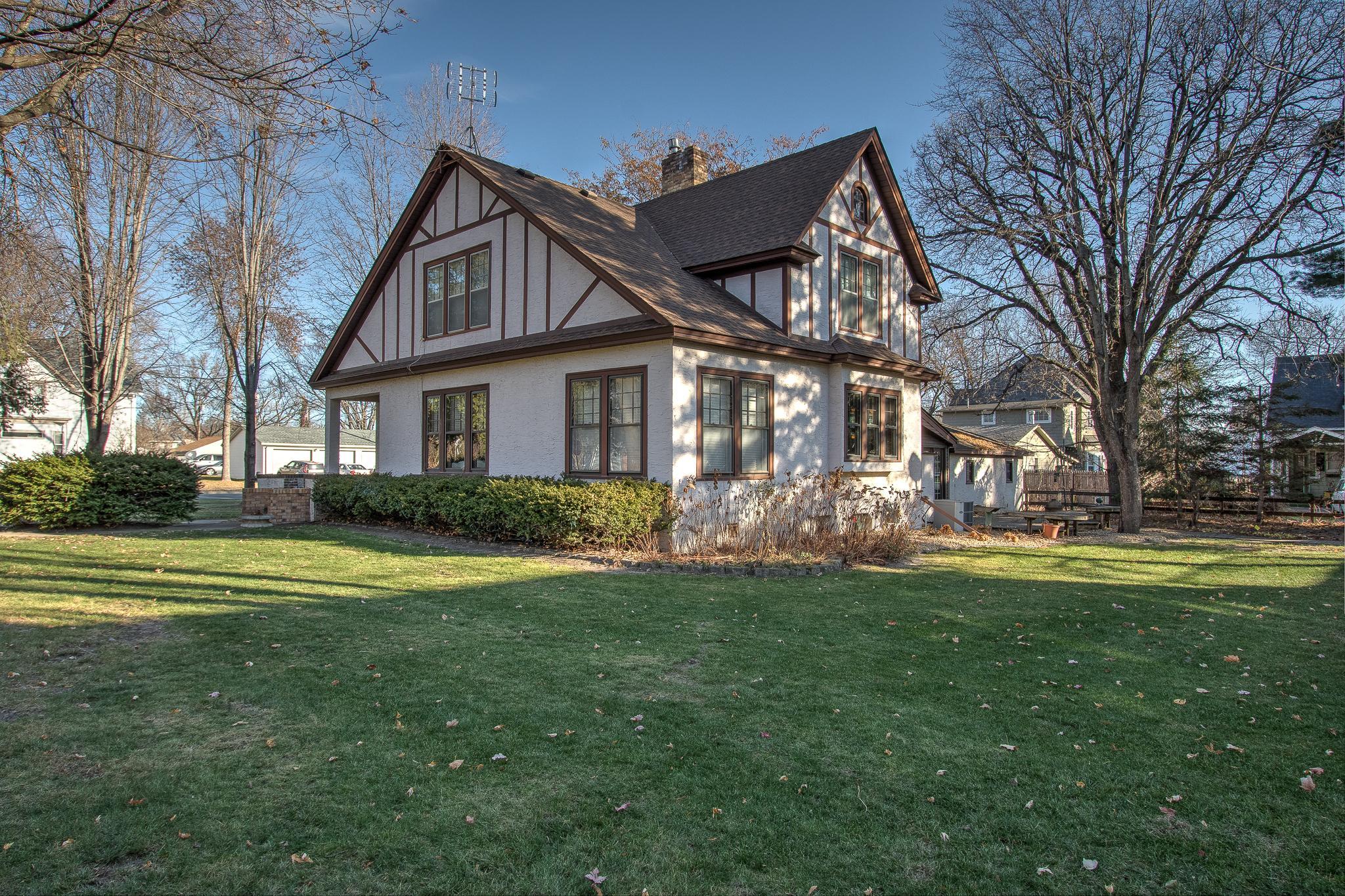 Welcome to this timeless Tudor in Cambridge!