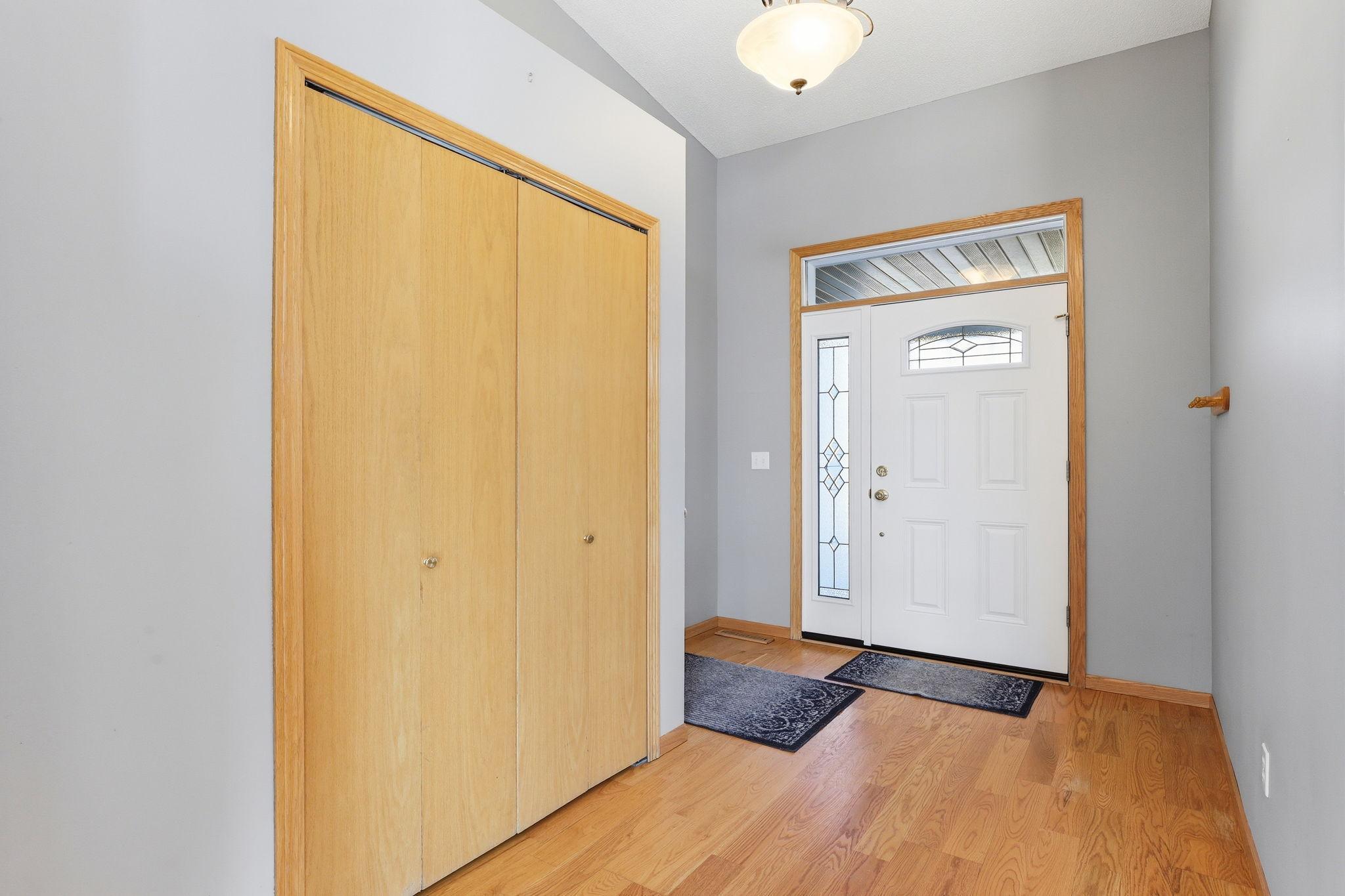 3-web-or-mls-6230-152nd-Ave-NW-03.jpg