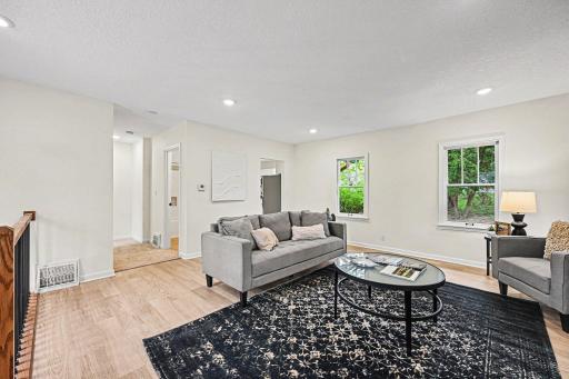 87 Juniper Street, Saint Paul, MN 55115