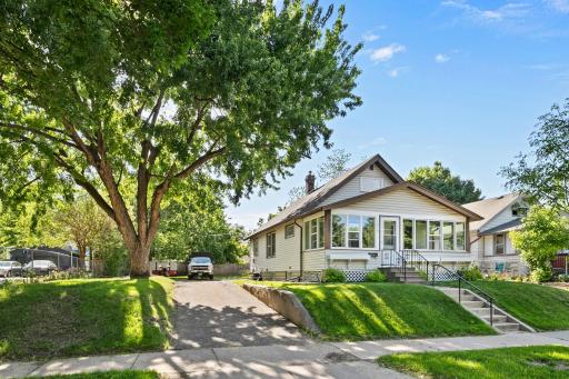 Plenty of yardspace to build your very own garage.