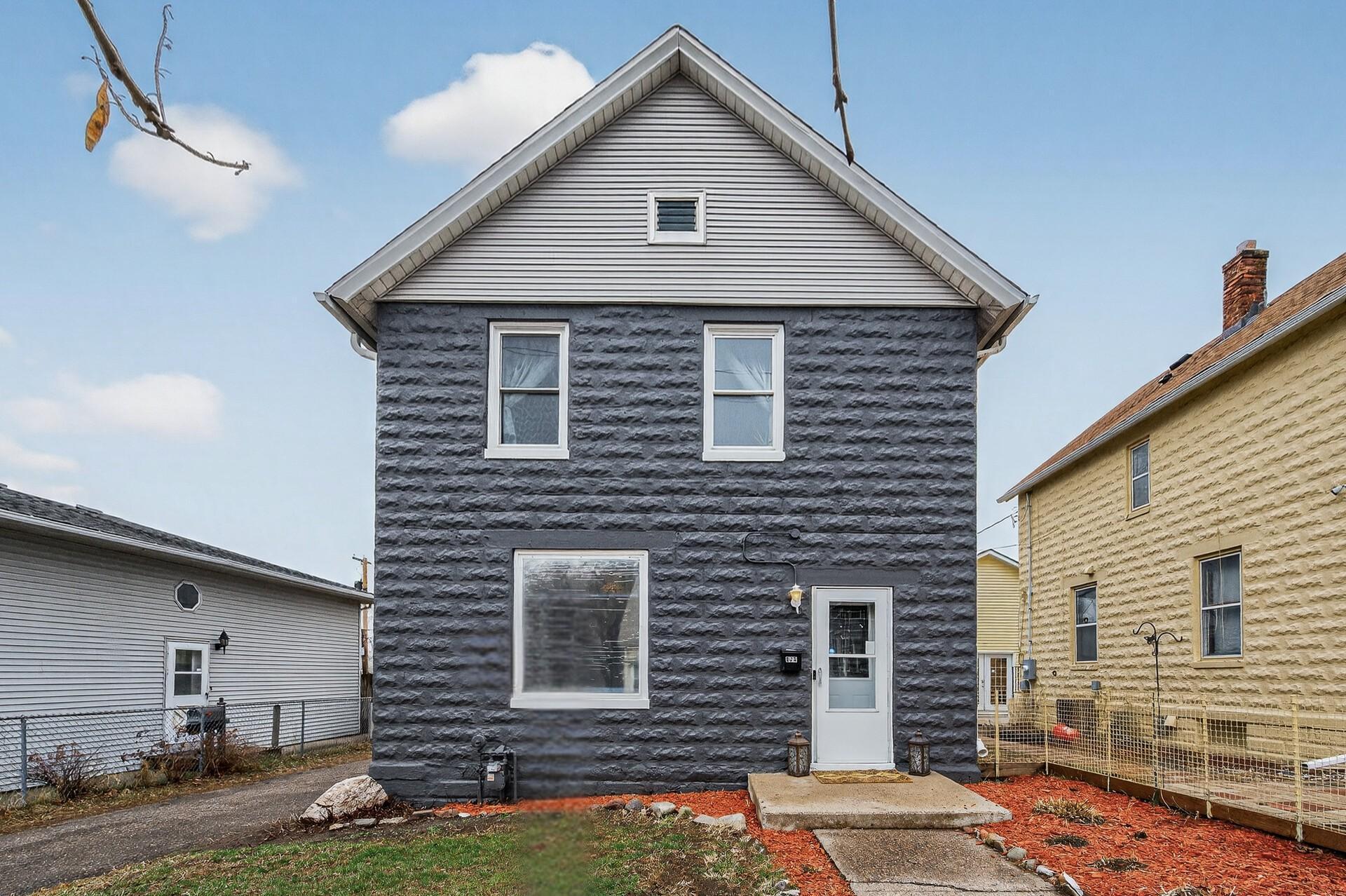 Welcome to 925 Western! This "Rusticated Block" built 1911 home is a gem.