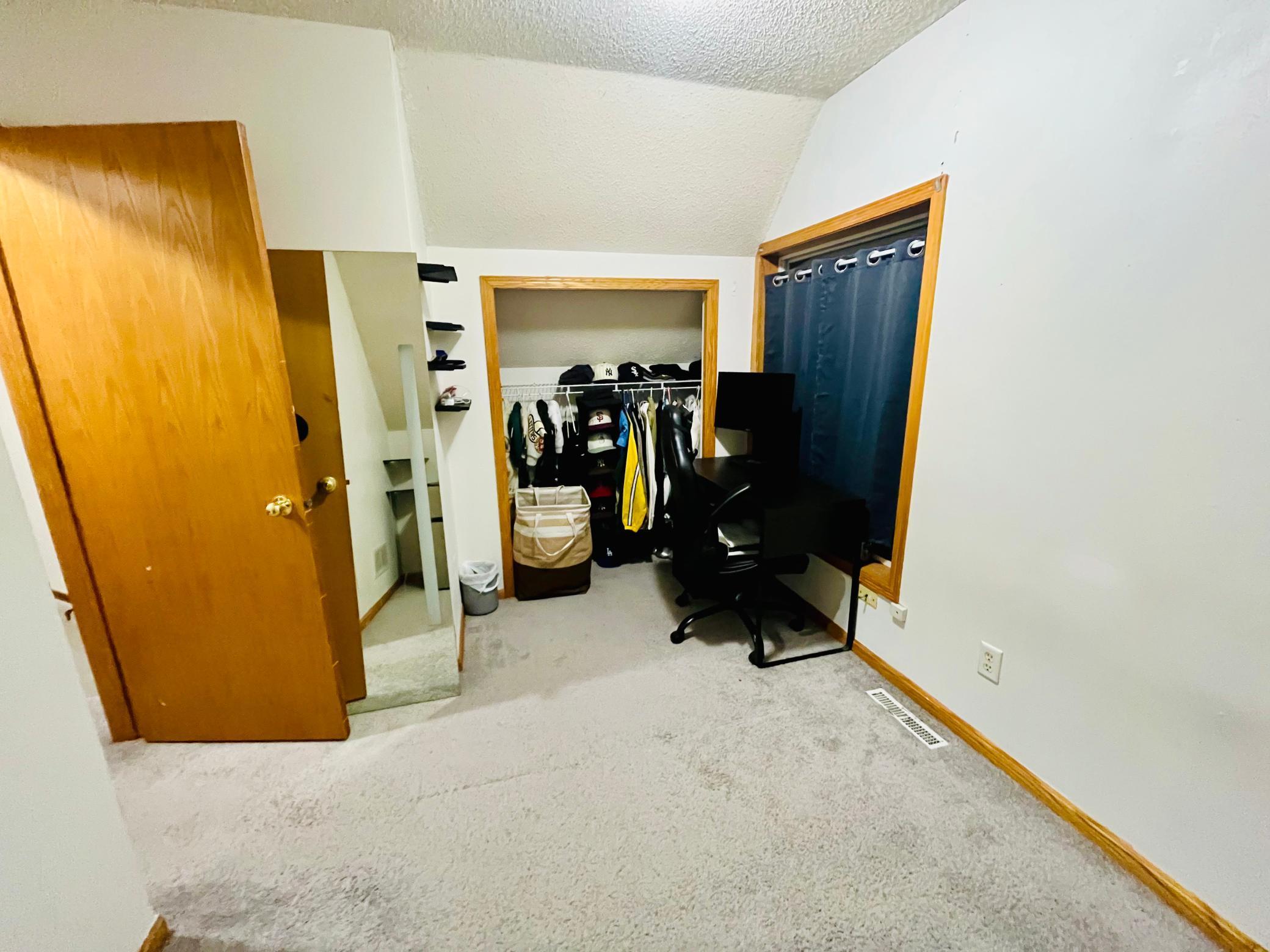 3rd bedroom - upper level