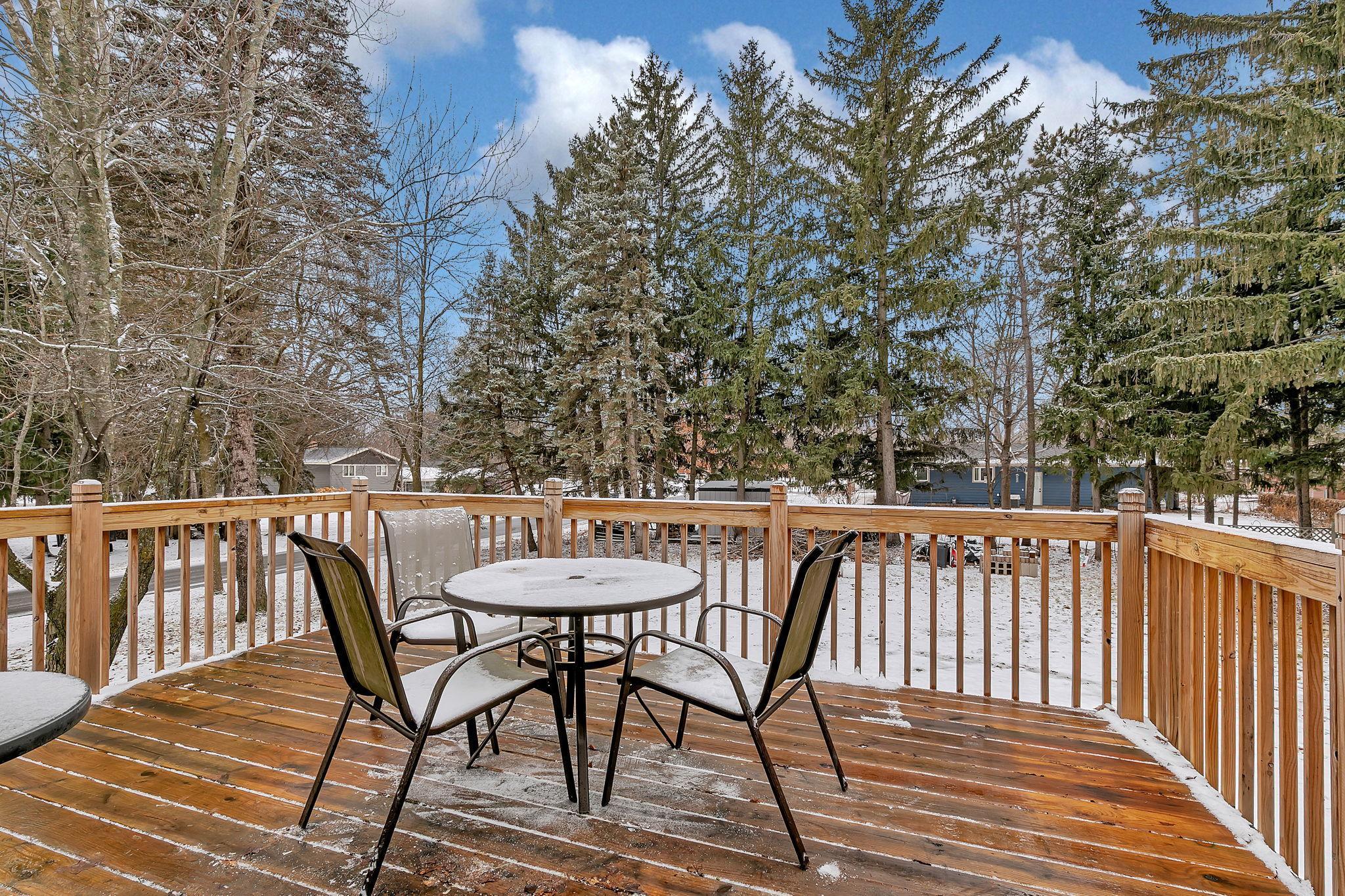 11x16 deck redone in 2023