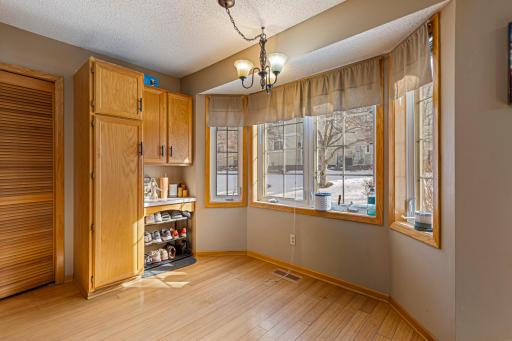 22_18 breakfast nook.jpg
