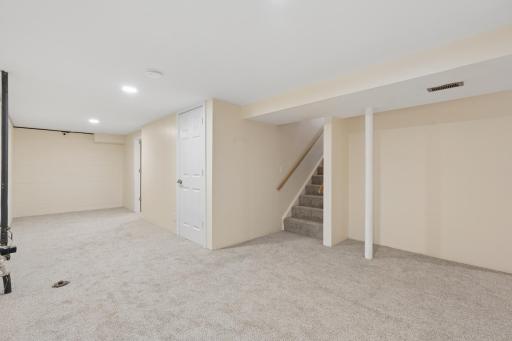 2174 County Road F E, Saint Paul, MN 55110