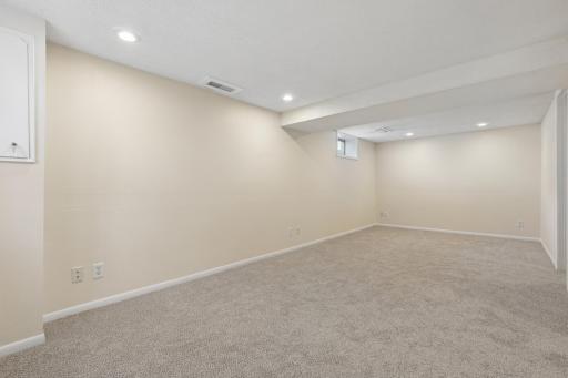 2174 County Road F E, Saint Paul, MN 55110