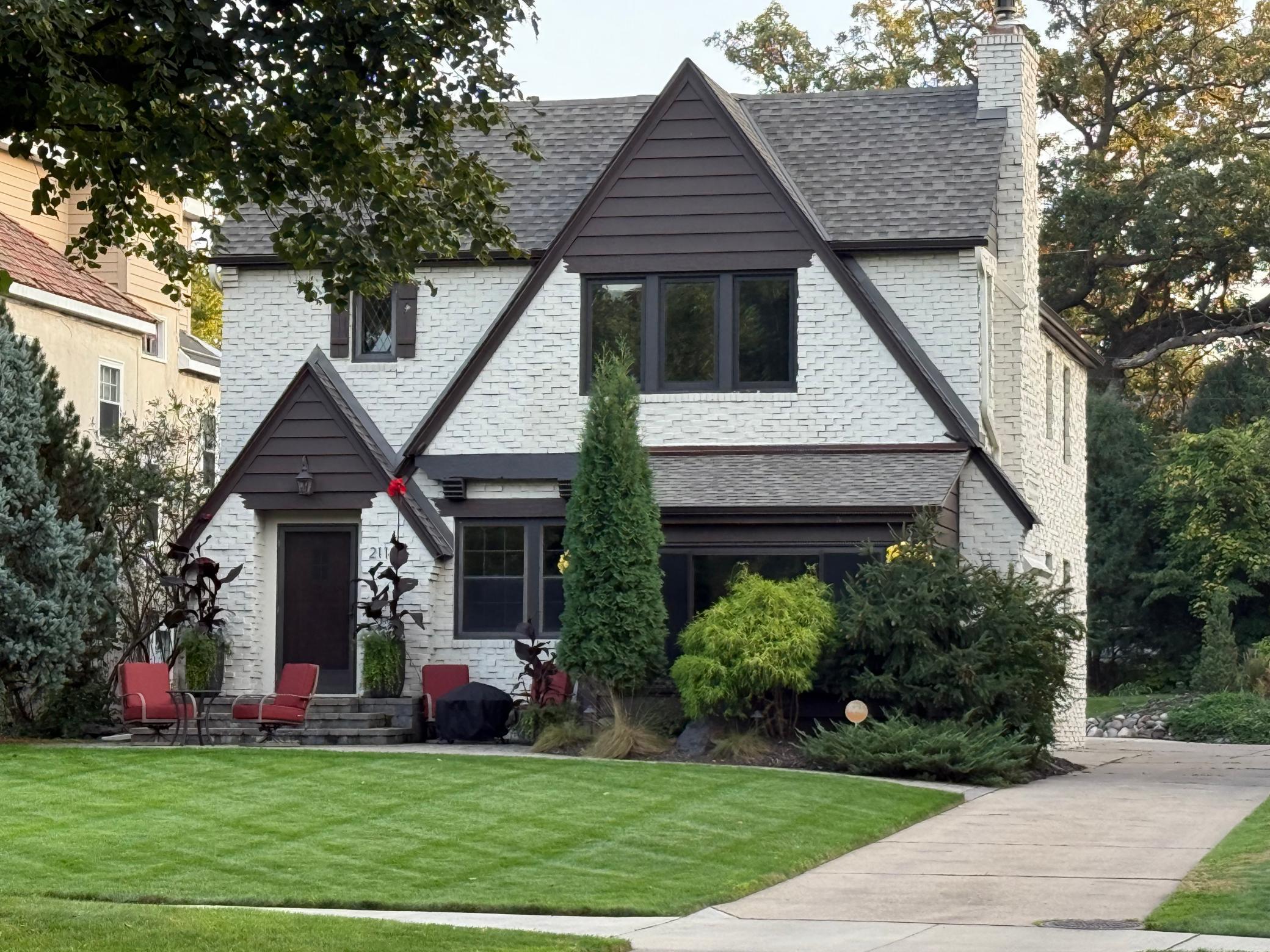 Summer 2025 at 211 Minnehaha