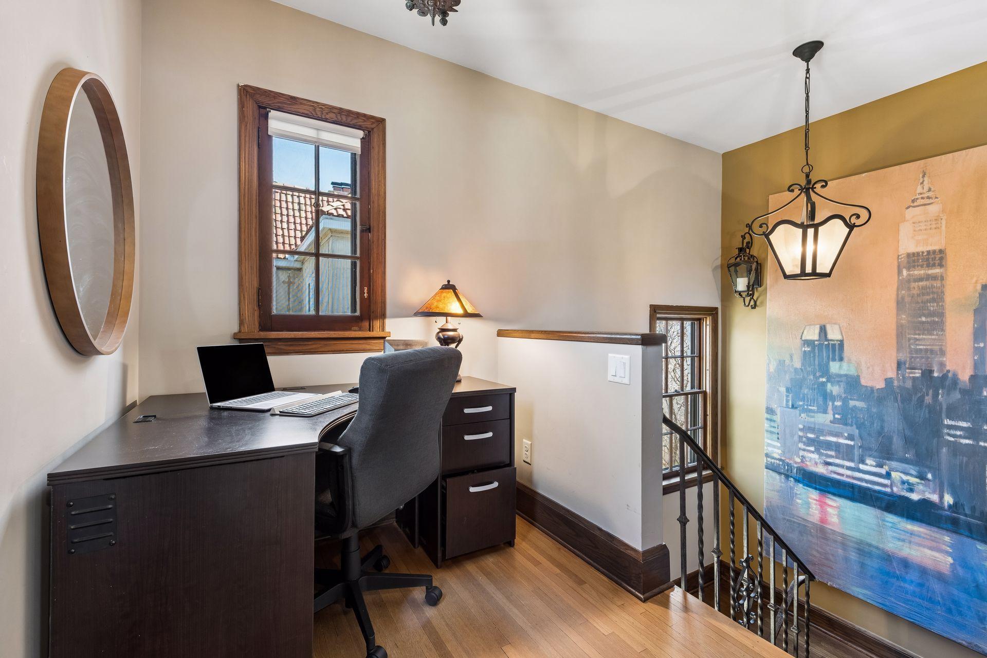 2nd floor landing makes great office space