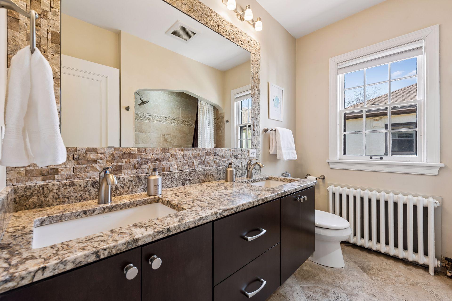 Upper level hall bath