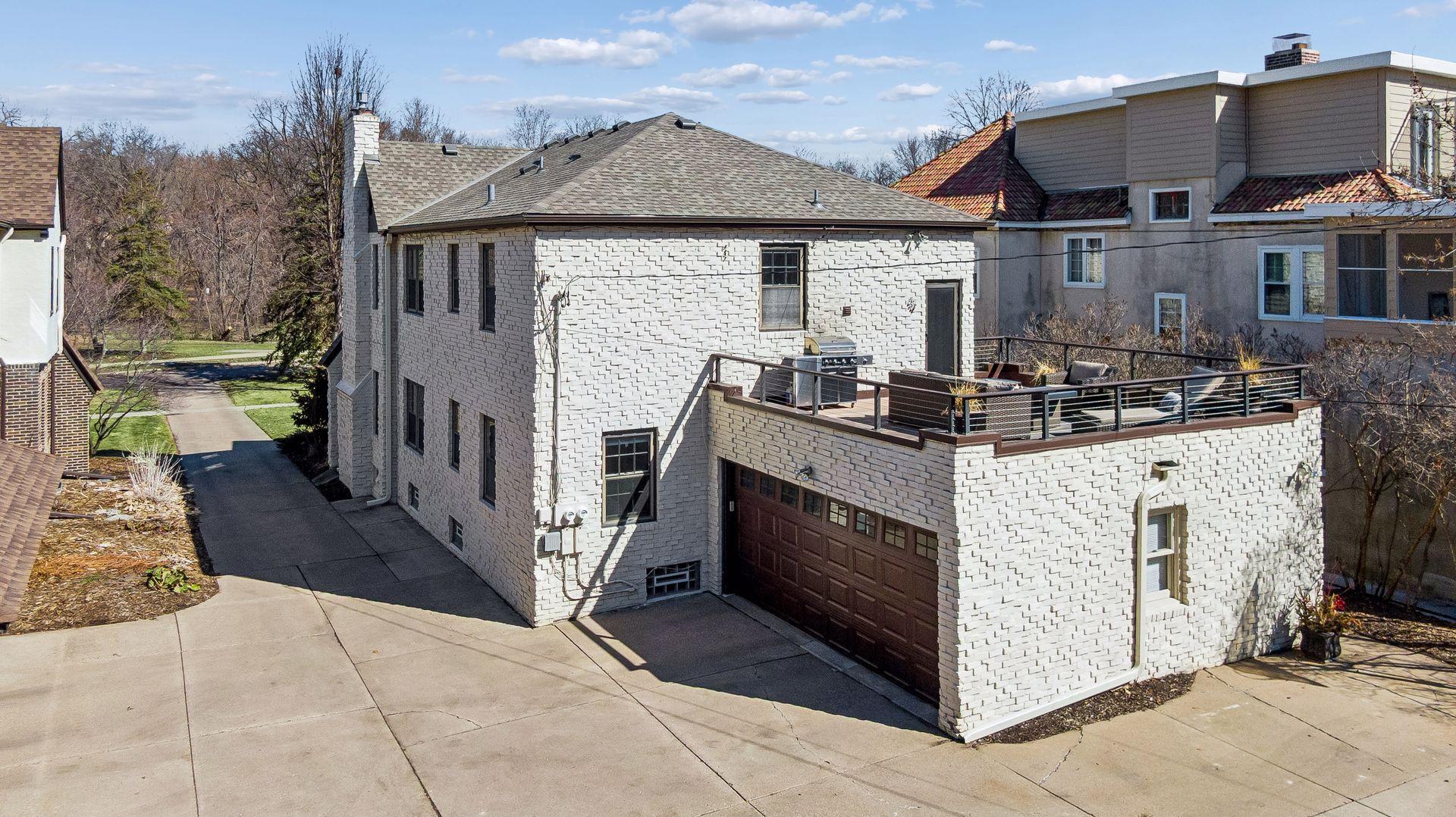 Convenient 2 car garage