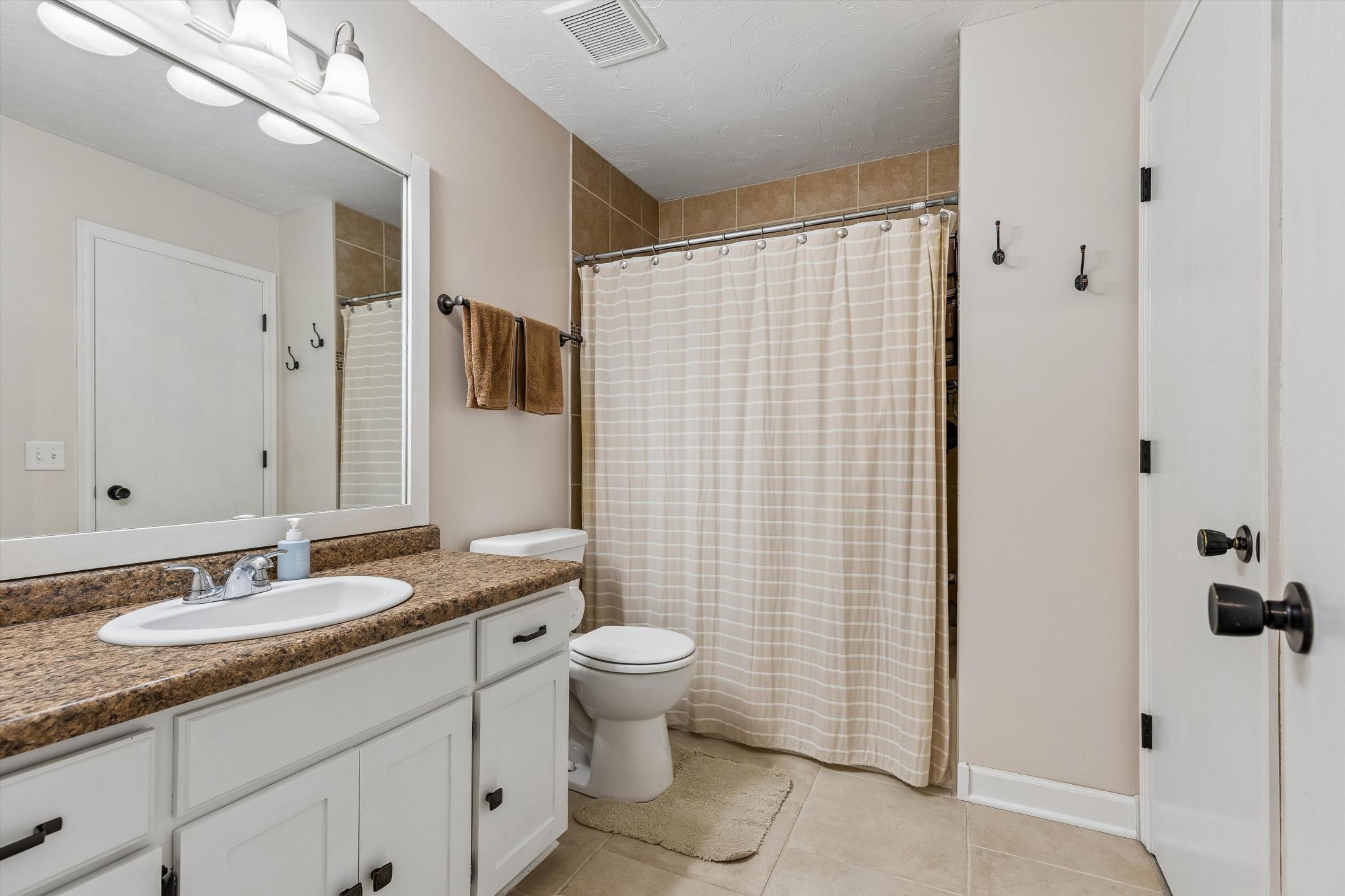 Gorgeous full bathroom