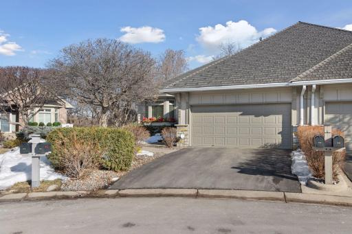 550 Waycliffe Drive N, Wayzata, MN 55391