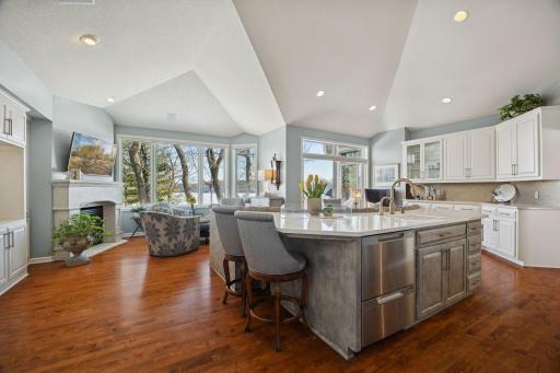 550 Waycliffe Drive N, Wayzata, MN 55391