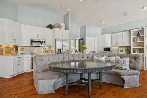 550 Waycliffe Drive N, Wayzata, MN 55391