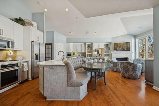 550 Waycliffe Drive N, Wayzata, MN 55391