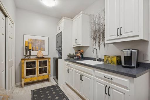 550 Waycliffe Drive N, Wayzata, MN 55391