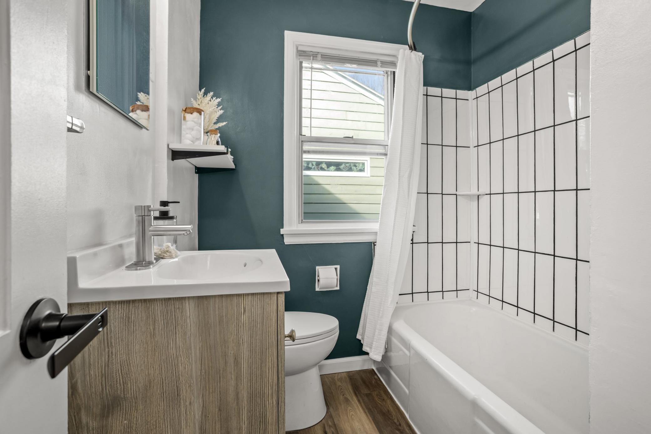 Main level full bath