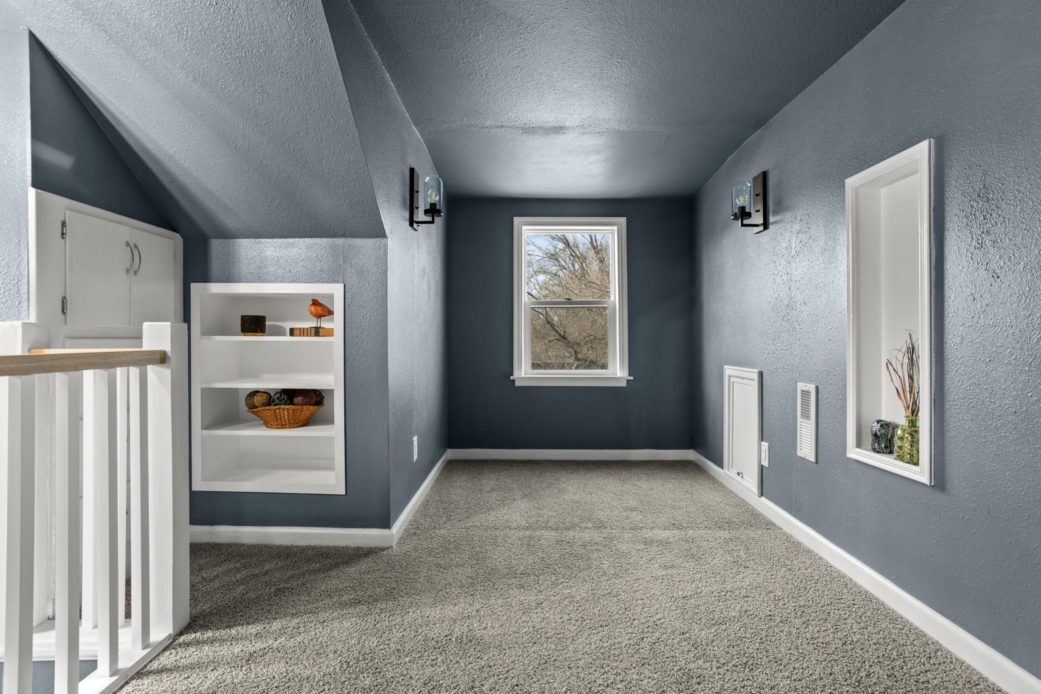 Upper level loft 4