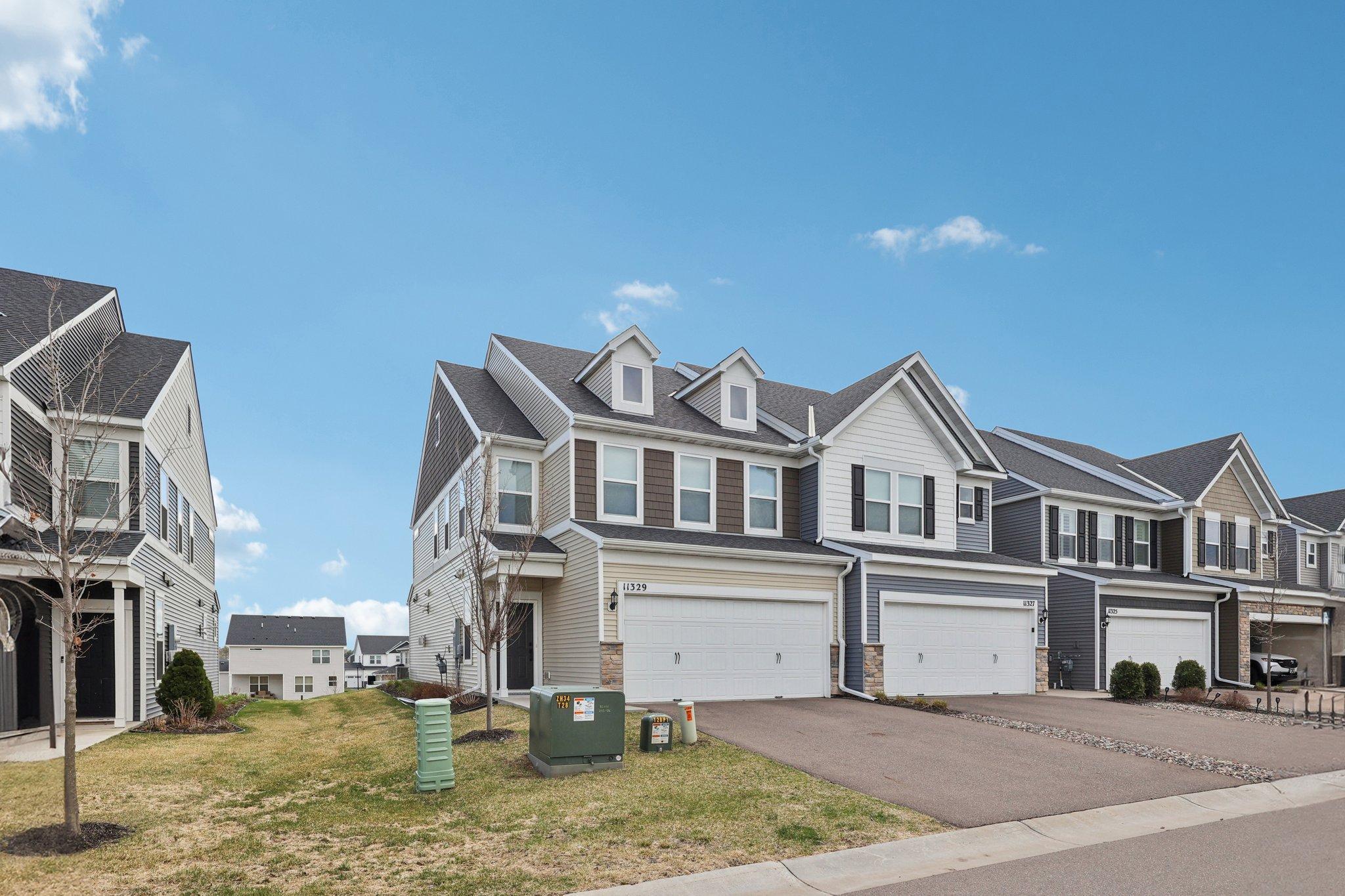 Welcome home 11329 Brookview End Unit