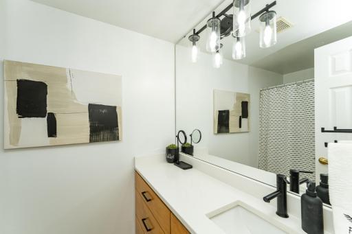 Upper level full bath.jpg