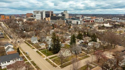 Walking distance to downtown.jpg