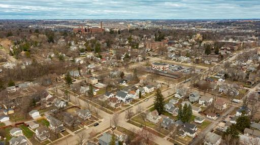 Prime location to St. Mary's and The Mayo Clinic.jpg