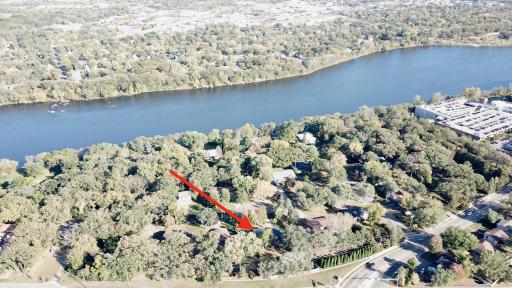 Extraordinary Location Close to Rivers, Parks, Shopping, and The Hospital!!!