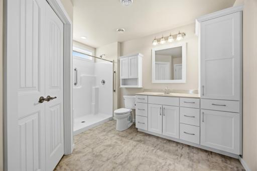 412 38th Avenue E, West Fargo, ND 58078